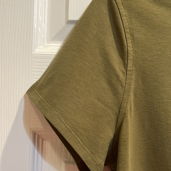 ❤️SOLD❤️Lululemon Classic Fit Cotton Blend T-Shirt in Army Green - Picture 3 of 12